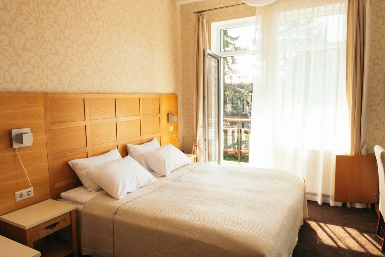 Hotel Vila Diemedis Паланга Экстерьер фото